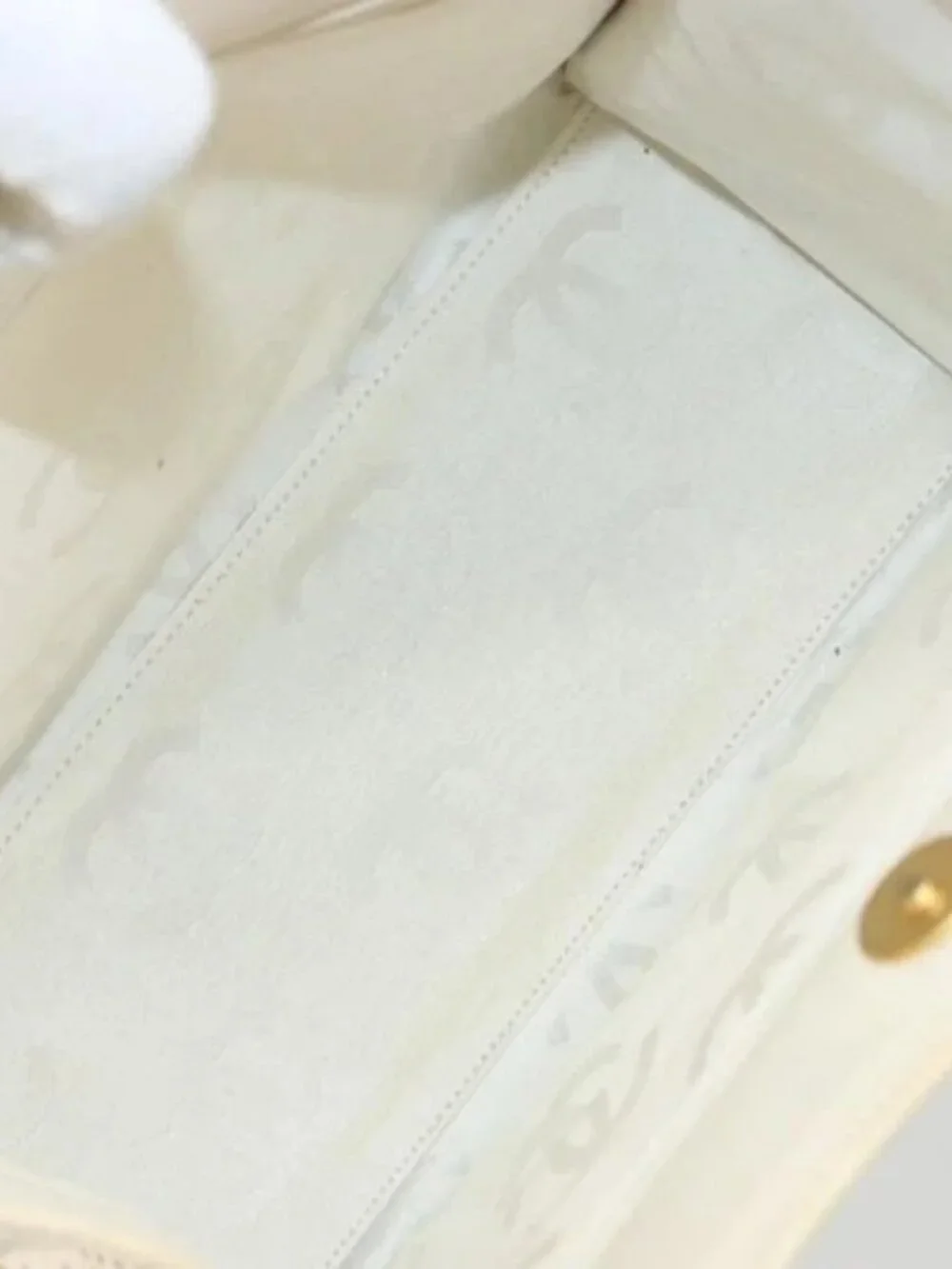 CHANEL Camelia Shoulder Bag Patent leather Ivory Gold CC Auth 161438
